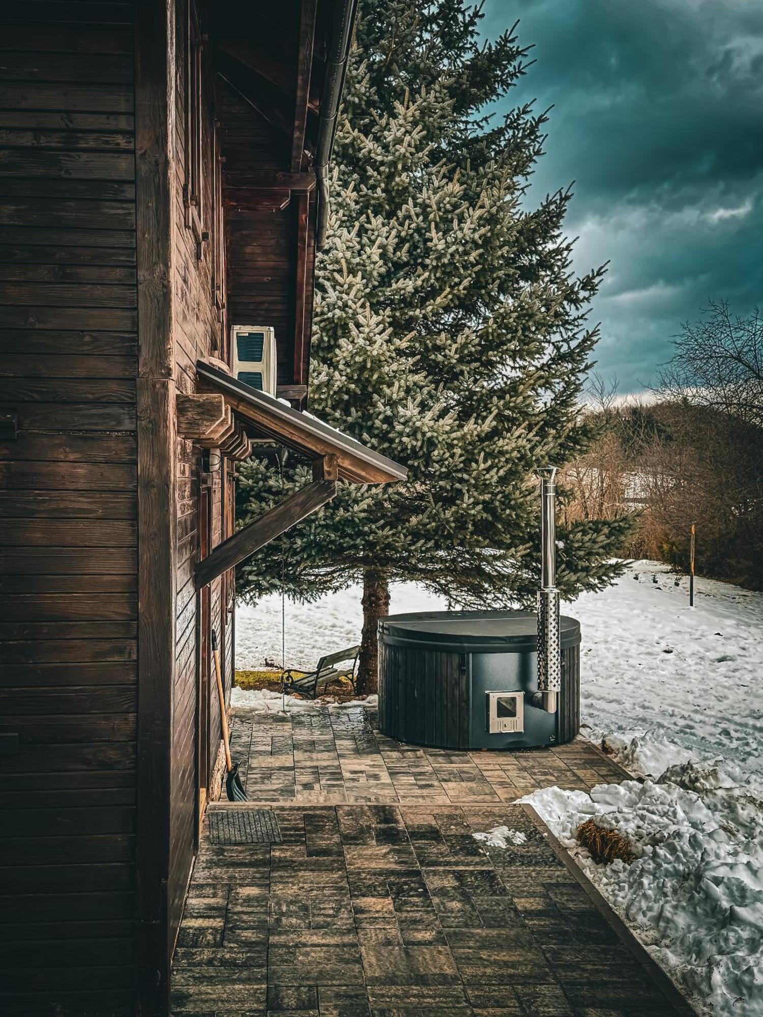 Woodenhouse With Two Apartments Оточац Екстер'єр фото